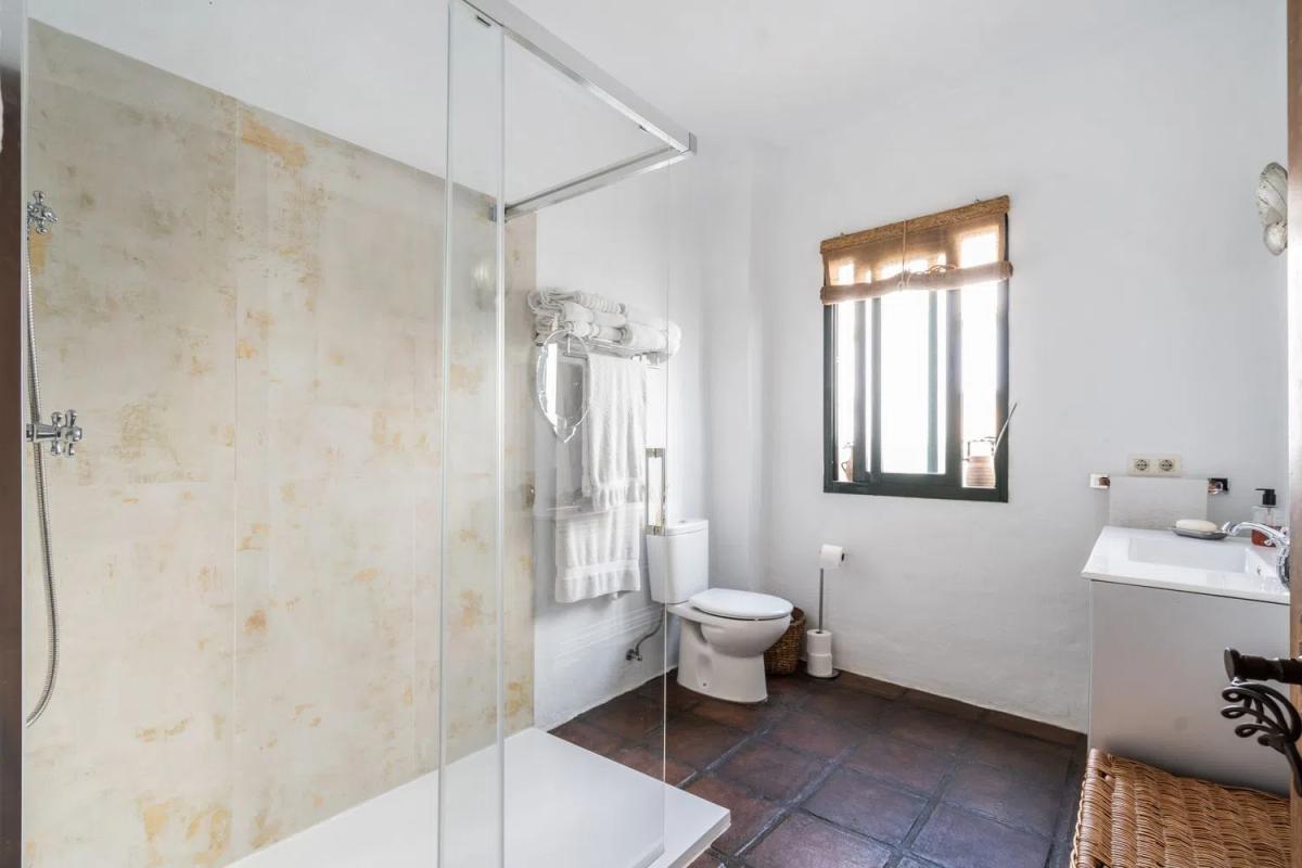 Sale of independent chalet in Barrio Centro, Estepona
photo 3