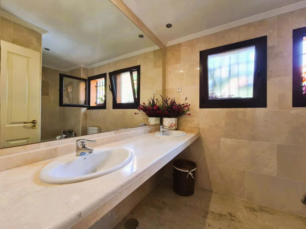 Sale of apartment in Urbanizacion jardines de nueva galera, Estepona
photo 4