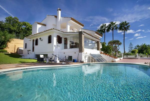 Detached villa for sale in Calle del Manzano, 11, Estepona photo 1