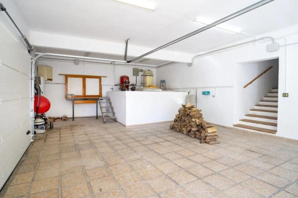 Detached villa for sale in Calle del Manzano, 11, Estepona thumbnail 2