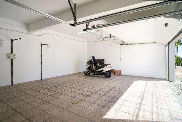 Detached villa for sale in  Calle del Manzano, 11, Estepona photo 4
