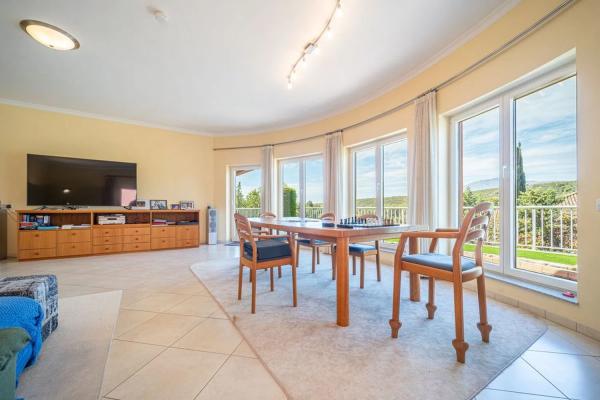 Chalet independiente en venta en  Calle Hortensia, Estepona photo 3