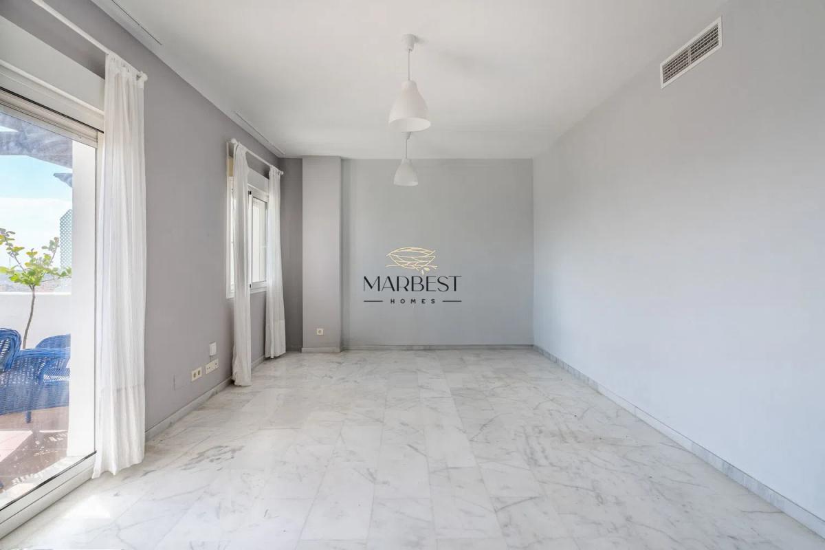 Sale of apartment in Calle Villa Borghese, 4, Estepona
 photo 3