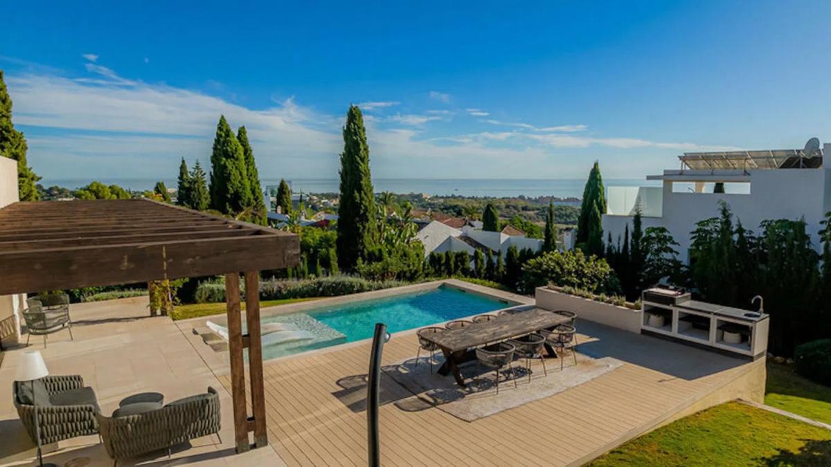 Venta de chalet independiente en Avenida de la Gardenia, Estepona
photo 2