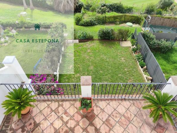 Wolnostojąca willa na sprzedaż w  Calle Alvaro de Bazán, Estepona photo 1