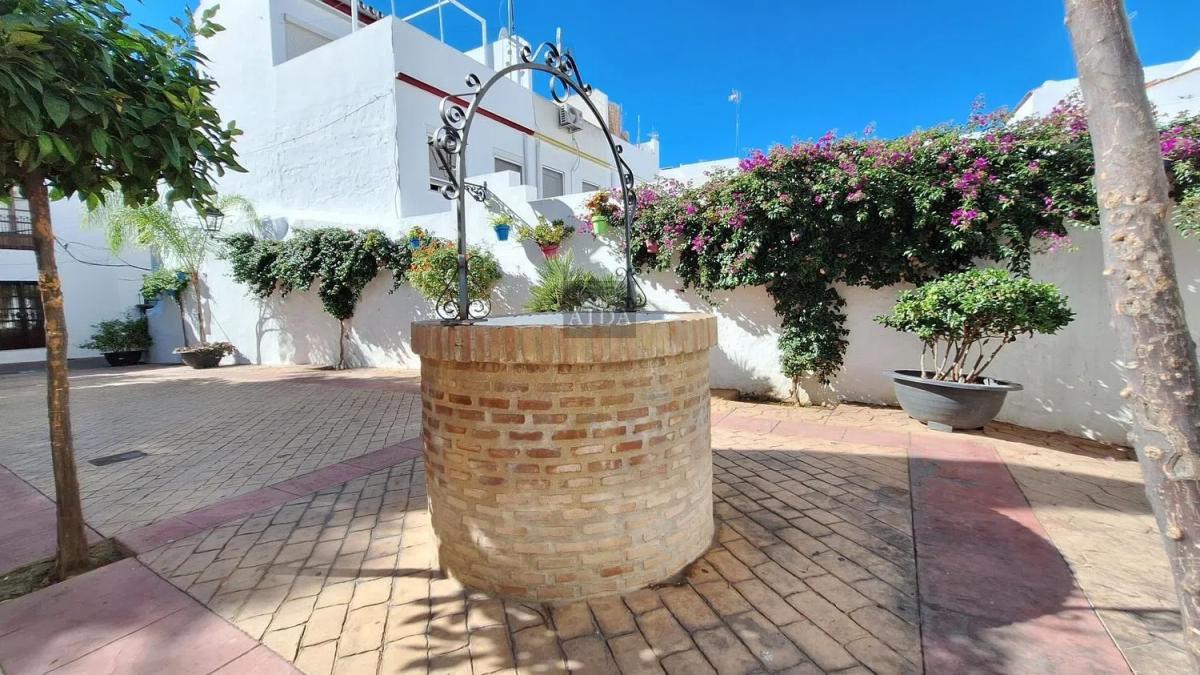 Sale of independent chalet in Barrio Centro, Estepona
photo 1