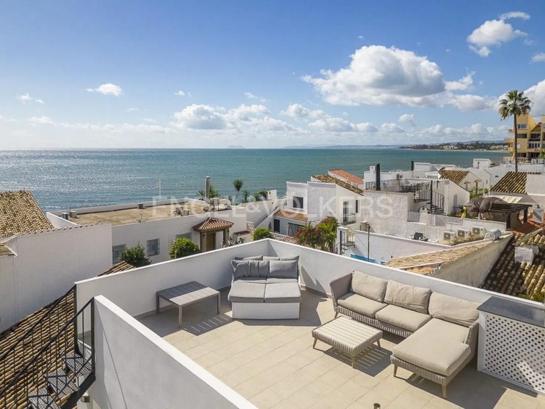 Sprzedaż niezależnego domku jednorodzinnego w Barrio Guadalmansa, Estepona photo 1