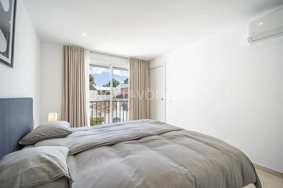 Sprzedaż niezależnego domku jednorodzinnego w Barrio Guadalmansa, Estepona photo 4