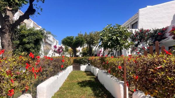 Chalet independiente en venta en  Calle Teodoro Rojo, Estepona photo 3