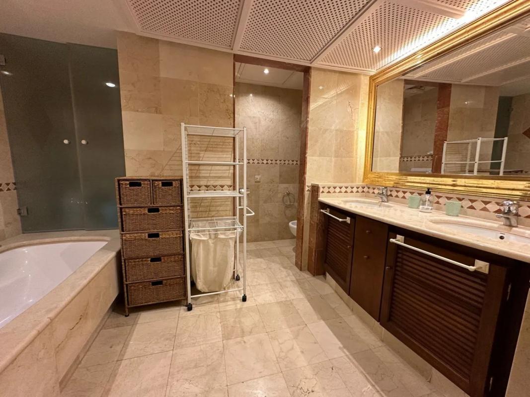 Venta de piso en Via del Mediterráneo, Estepona
photo 3
