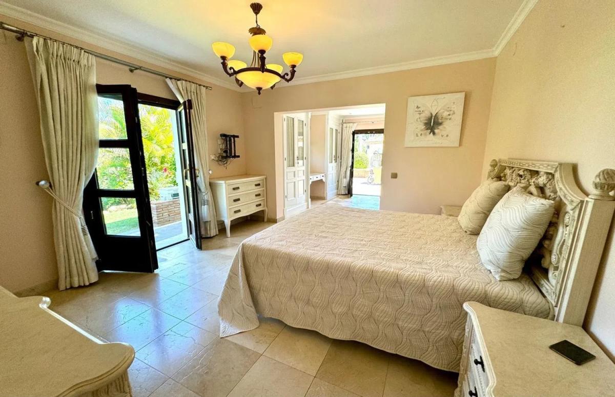 Venta de chalet independiente en Camino Alberdina, Estepona
photo 2