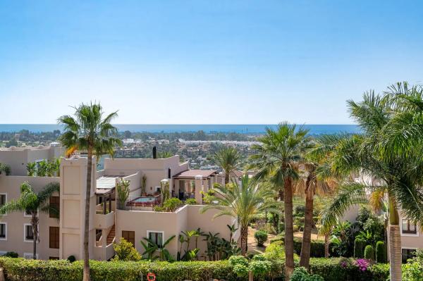 Apartment for sale in Urbanización Balcon de Benavista, 2, Estepona photo 1