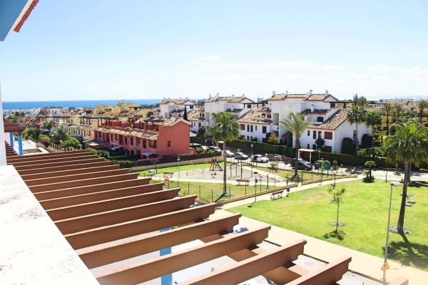 Chalet independiente en venta en Camino de Brijan, Estepona thumbnail 1
