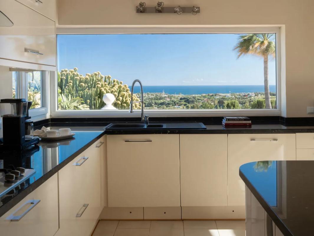 Sale of independent chalet in Barrio Las Lomas, Estepona
photo 3