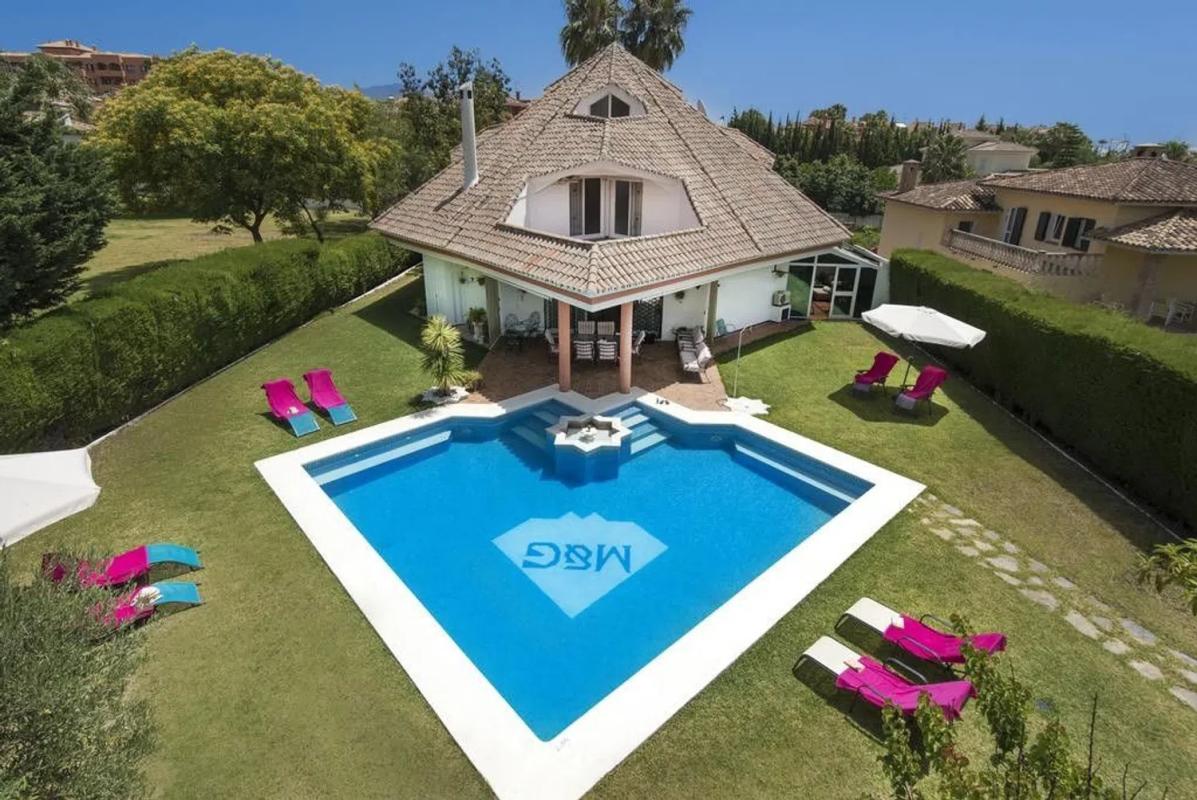 Venta de chalet independiente en Avenida de Europa, Estepona
photo 1