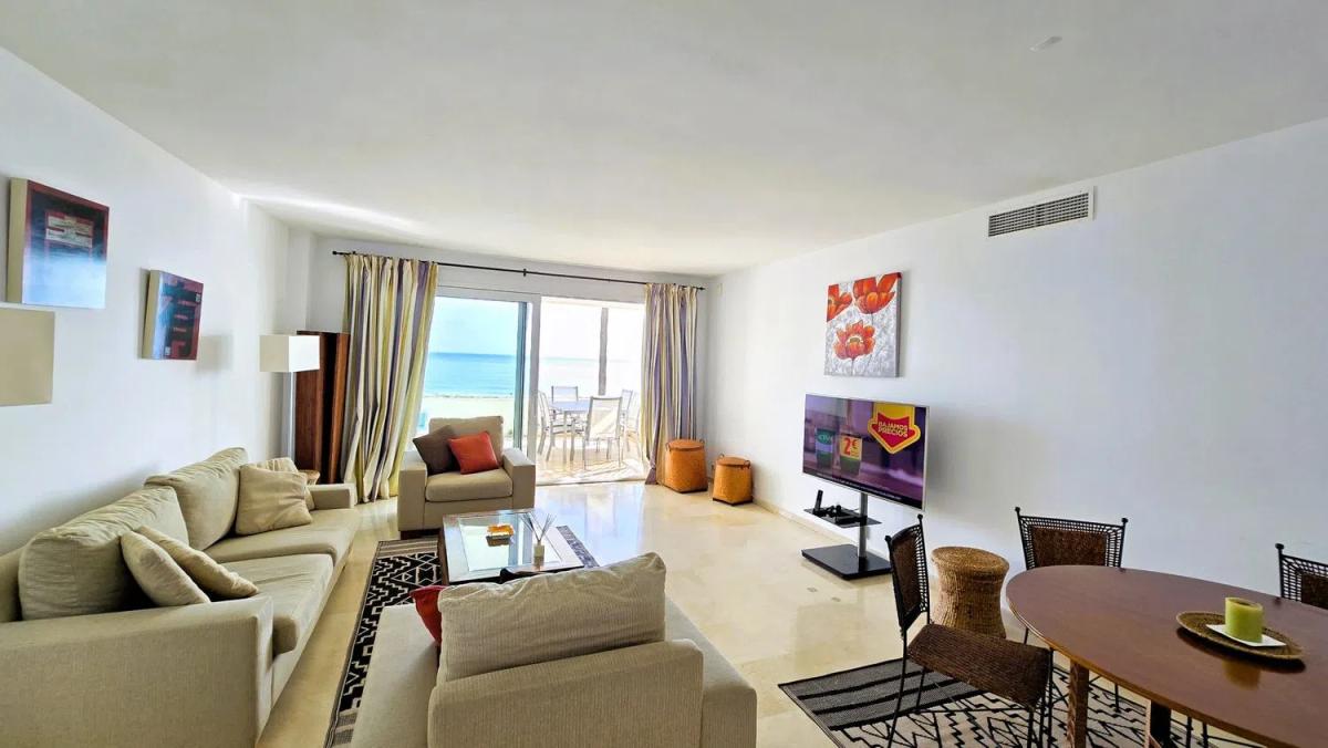 Sale of apartment in Los Granados Playa, Estepona
 photo 2