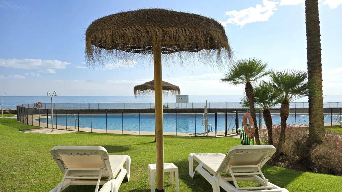 Sale of apartment in Los Granados Playa, Estepona
 photo 4