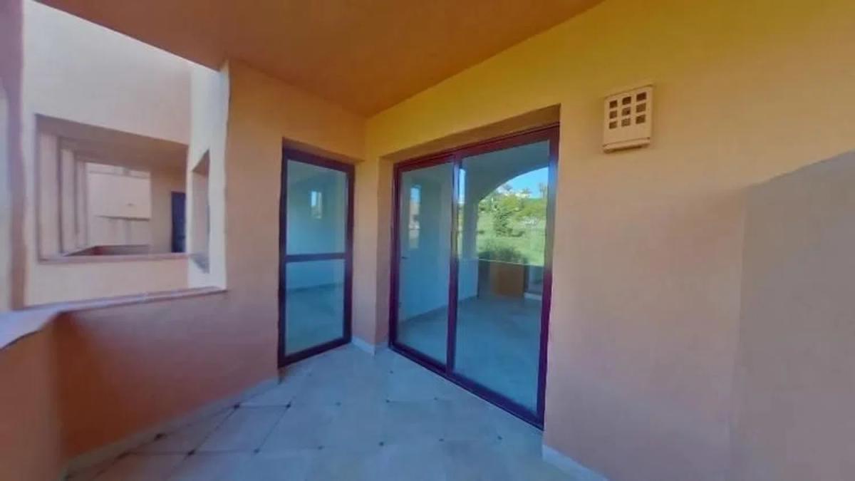 Venta de piso en Calle Hinojo, Estepona
photo 1