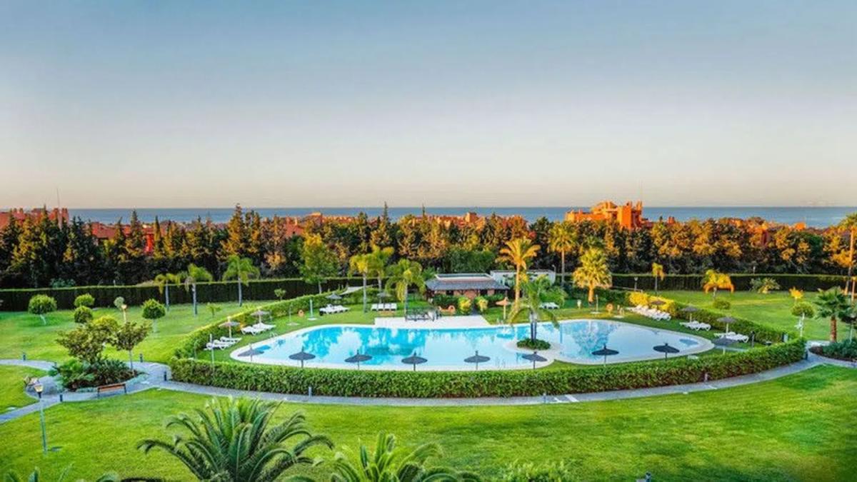 Penthouse sale in Cl Almachar, 4 Z, Estepona photo 2