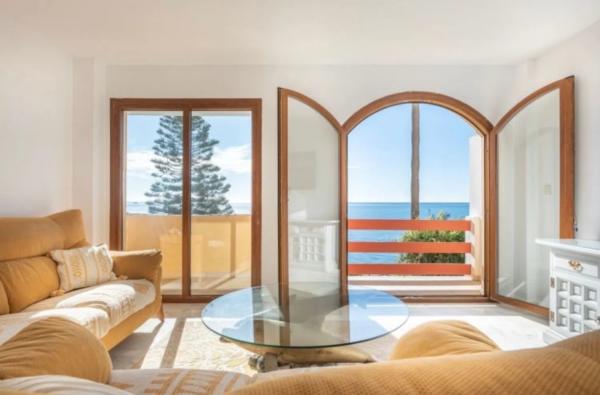 Detached villa for sale in Barrio Paraiso-Barronal, Estepona photo 1