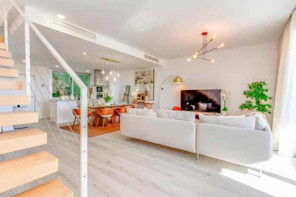Detached villa for sale in Calle Oceana Collection s/n, Estepona thumbnail 2