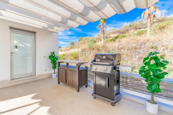 Detached villa for sale in  Calle Oceana Collection s/n, Estepona photo 4