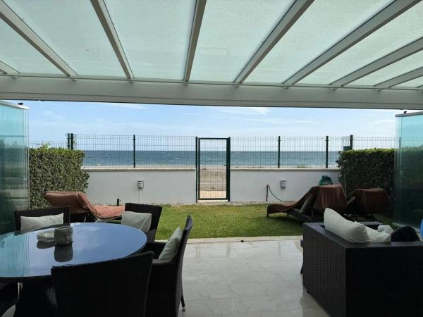 Detached villa for sale in  Calle de la Proa, Estepona photo 2