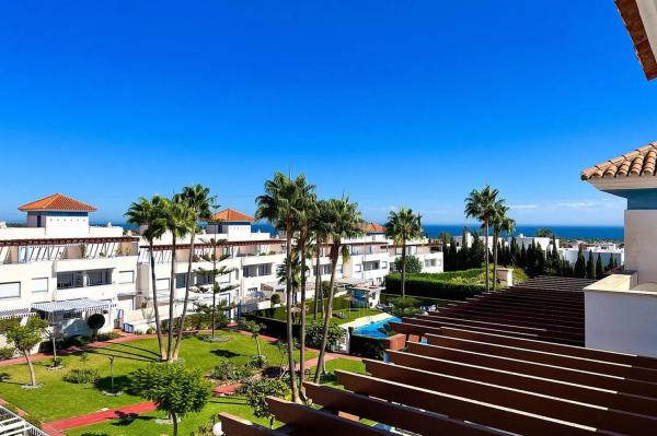 Detached villa for sale in Barrio Bel-Air, Estepona photo 1