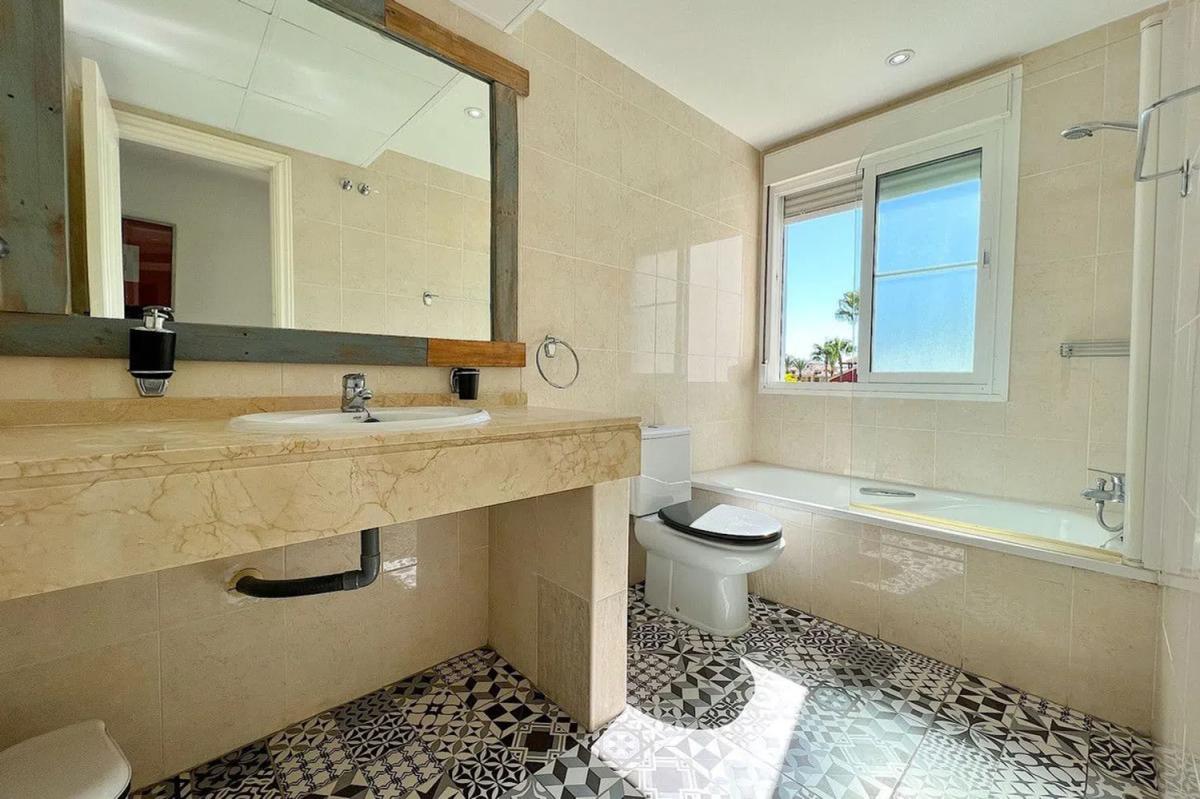 Sale of independent chalet in Barrio Bel-Air, Estepona
 photo 5