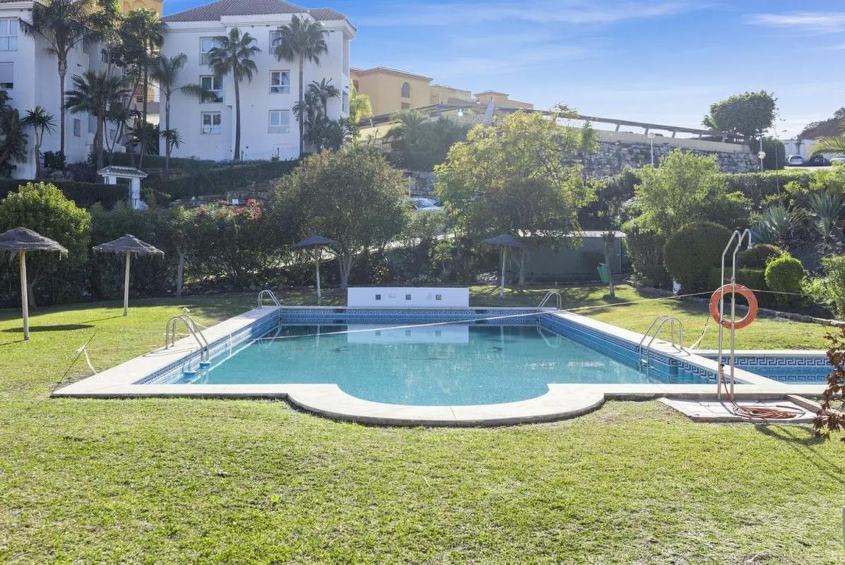 Sprzedaż niezależnego domku jednorodzinnego w  Resinera Voladilla, Estepona photo 2