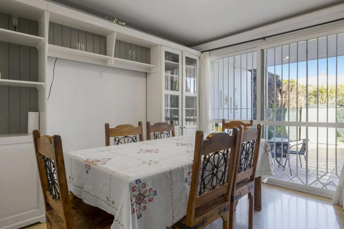 Sprzedaż niezależnego domku jednorodzinnego w  Resinera Voladilla, Estepona photo 5