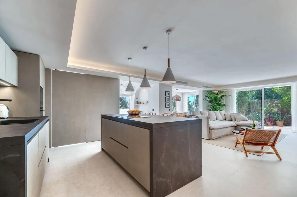 Venta de piso en Barrio Nueva Atalaya, Estepona
 photo 2