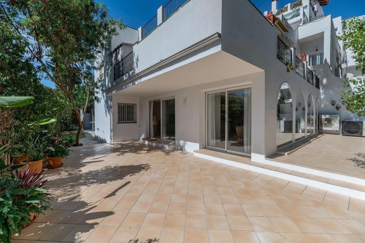 Venta de piso en Barrio Nueva Atalaya, Estepona
 photo 3