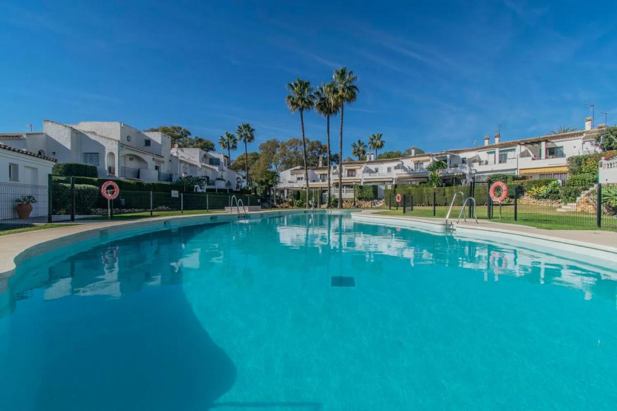 Venta de chalet independiente en Calle Pico de los Reales, Estepona
photo 1