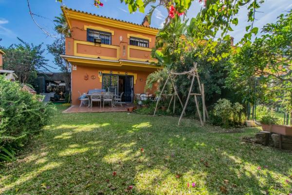 Detached villa for sale in  Calle Pico de los Reales, Estepona photo 2