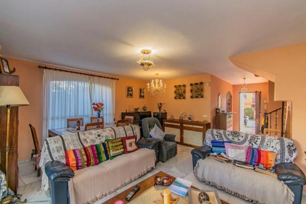 Detached villa for sale in  Calle Pico de los Reales, Estepona photo 4