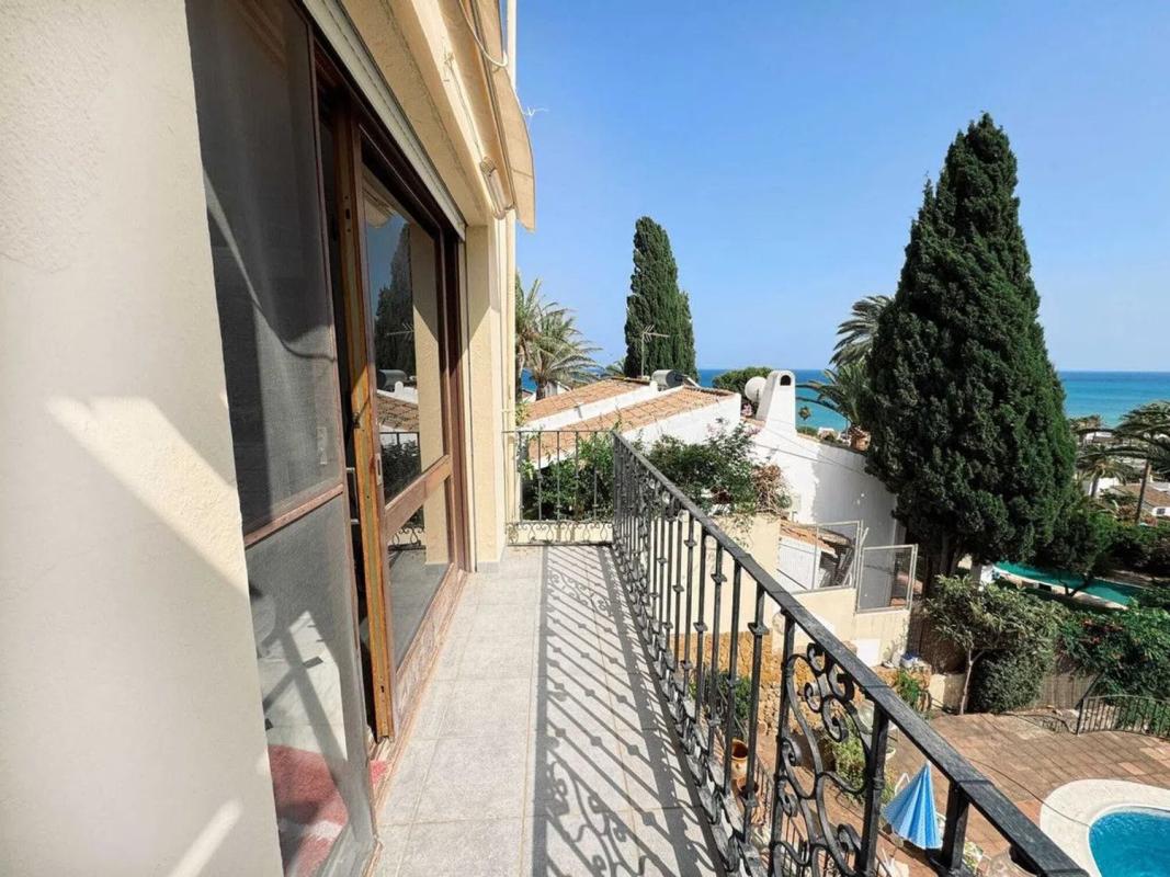 Sprzedaż niezależnego domku jednorodzinnego w  Calle Sarasate, Estepona photo 2