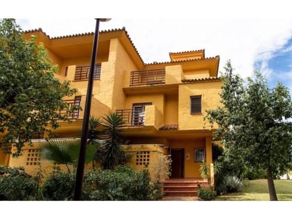Detached villa for sale in Camino de la Boladilla, 6, Estepona thumbnail 1