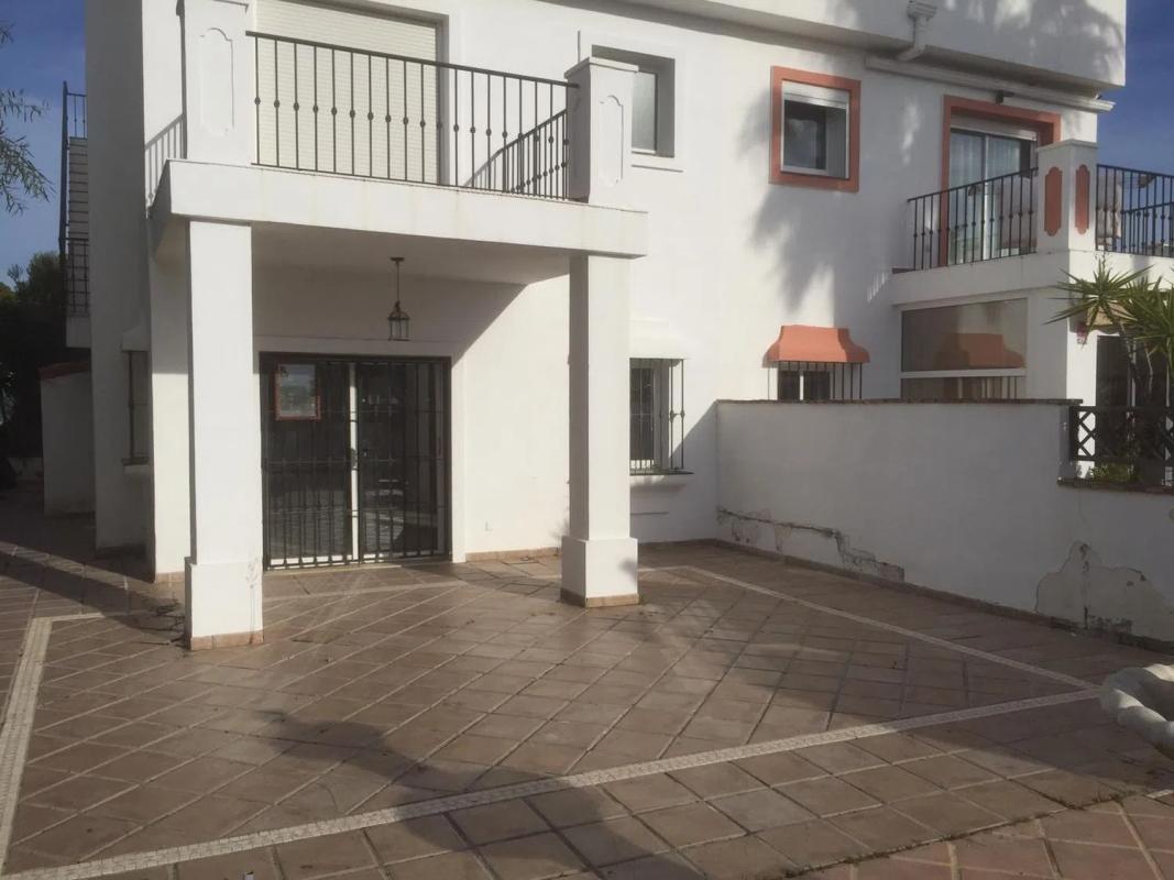 Sprzedaż niezależnego domku jednorodzinnego w Avenida del Arte, Estepona photo 2