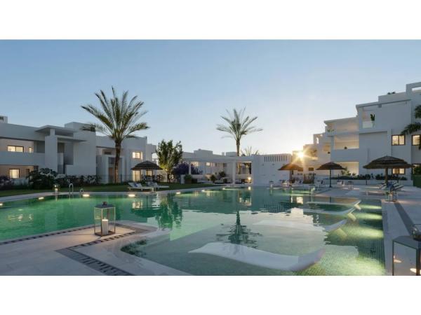 Ático en venta en Calle Josefina Samper, Estepona photo 1