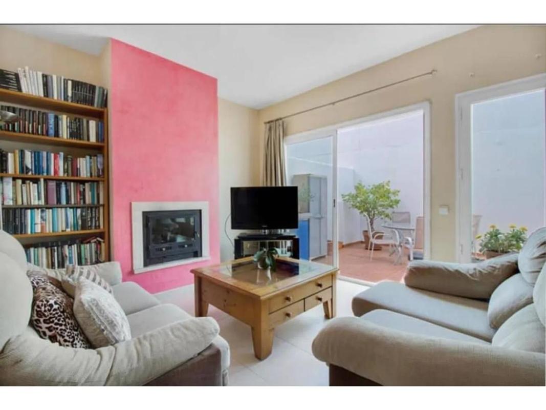 Sprzedaż niezależnego domku jednorodzinnego w Barrio Zona Calvario, Estepona photo 1