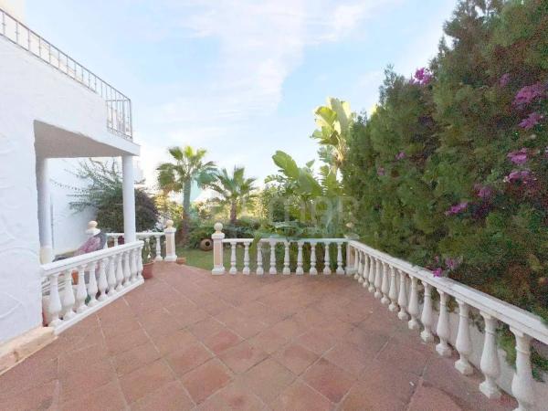 Detached villa for sale in Barrio Nueva Atalaya, Estepona photo 1