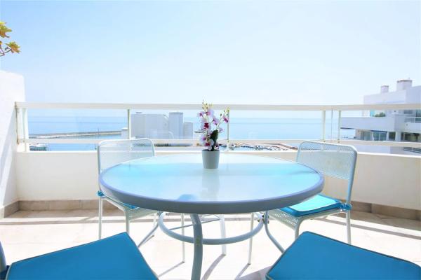 Ático en venta en Avenida del Carmen, Estepona photo 1