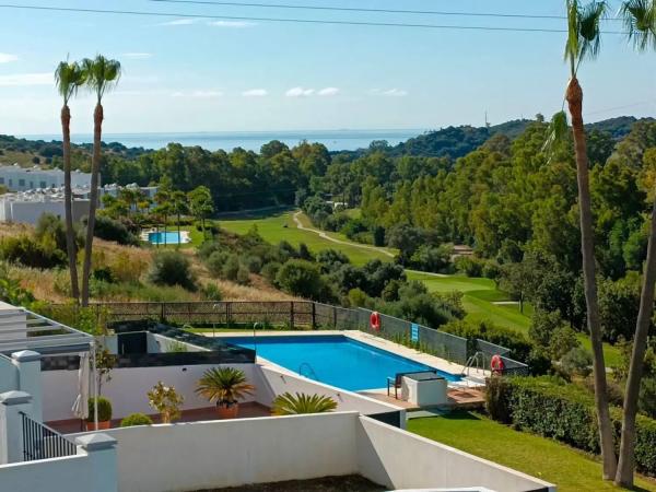 Detached villa for sale in Avenida de los Escritores, Estepona thumbnail 1
