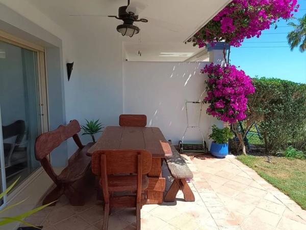 Detached villa for sale in  Avenida de los Escritores, Estepona photo 4