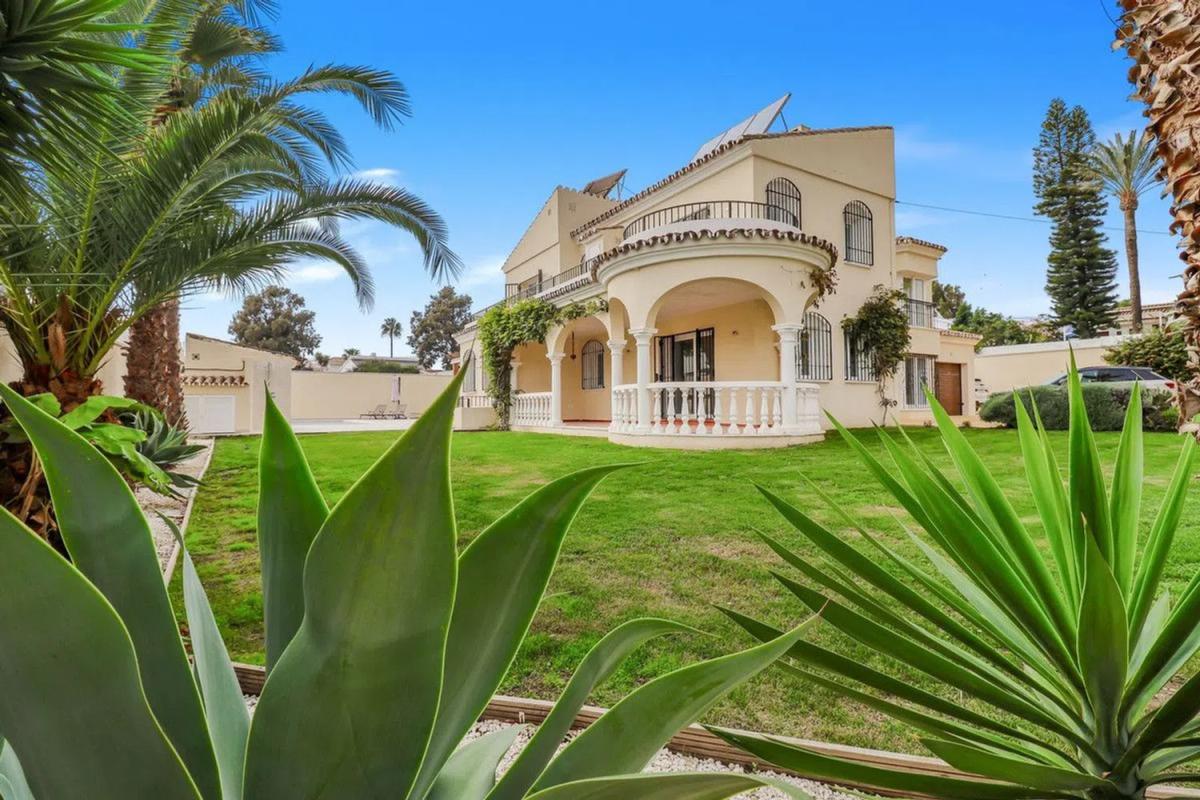 Venta de chalet independiente en Avenida del Fuego, Estepona
photo 1