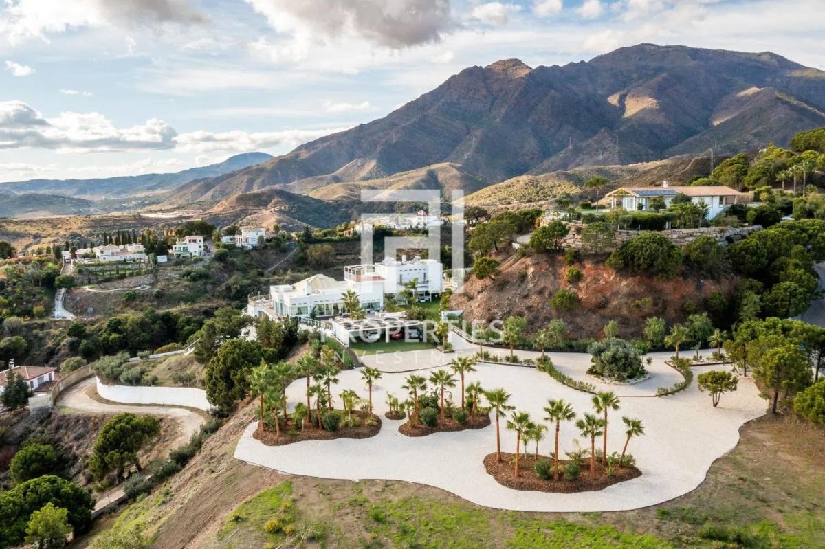 Sale of independent chalet in Camino del Ruiseñor, Estepona
photo 1