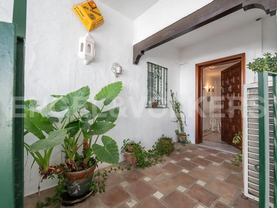 Sale of apartment in Urb. El Presidente, Estepona
photo 2
