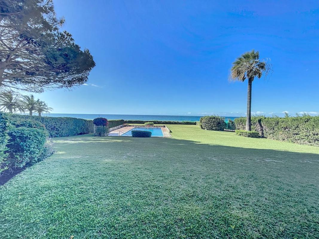 Sale of independent chalet in Calle Sena, Estepona
photo 2