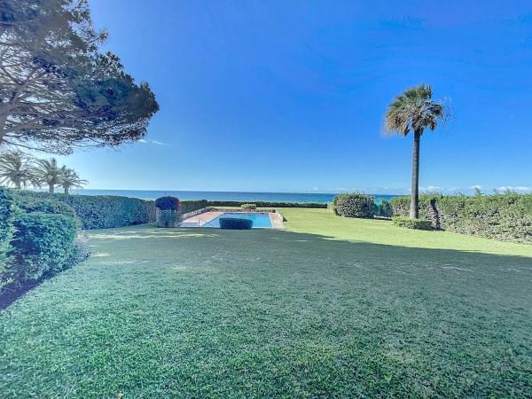 Detached villa for sale in Calle Sena, Estepona thumbnail 1